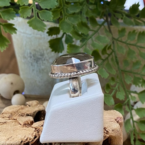 Sterling silver .925 and Pale green gemstone ring - Picture 4 of 8